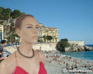 Collier de perles noires tres mode