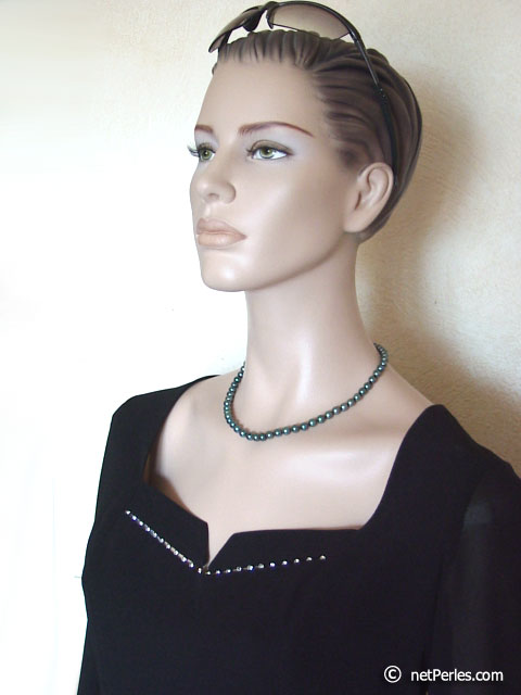 Collier de perles de culture d'akoya grises fonc�es