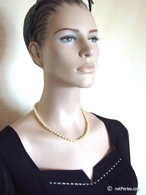 collier de perles akoya couleur champagne dor˙