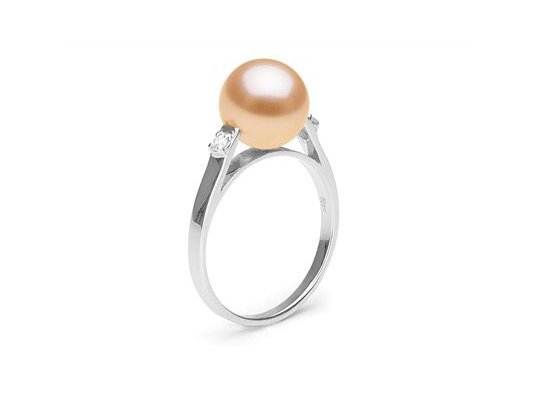 Bague en Or et Diamants avec une perle de culture d'Eau Douce
