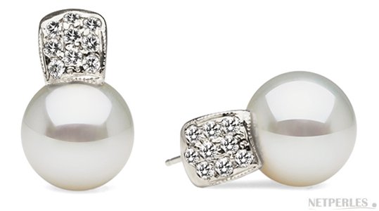 Boucles d'oreilles en Or Gris et diamants avec perles de culture d'Australie AAA Boucles d'oreilles en Or Gris et diamants avec perles de culture d'Australie AAA