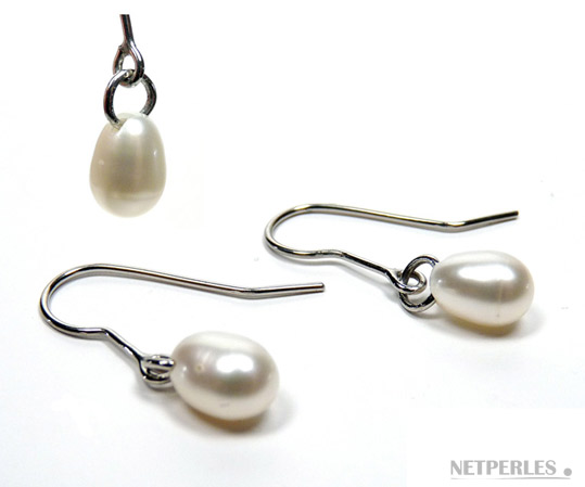 Paire de boucles d'Oreilles de perles de culture d'Eau Douce montée sur joaillerie en Or gris 18 carats