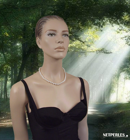 collier de perles de culture d'eau douce blanches de 7 à 8 mm porté sur un mannequin nepterles