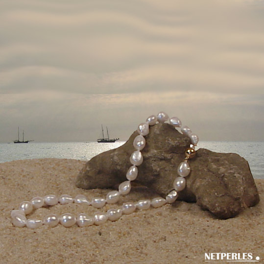 Collier de perles de culture d'eau douce baroques , blanches de 9 à 13 mm