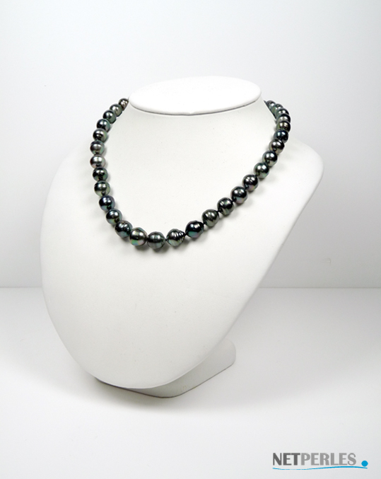 Collier de perles noires de tahiti, formes baroques et cerclées, longueur 45 cm diamètre 7,8 à 11,5 mm