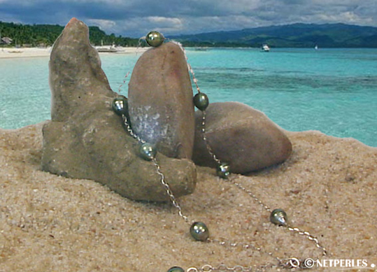 Collier de perles de tahiti baroques sur chaine or blanc