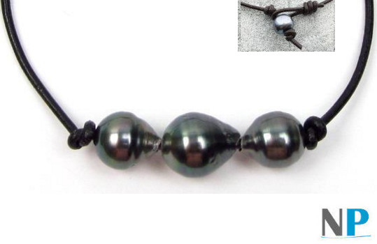 Bracelet de perles de culture de Tahiti de 11 à 12 mm montées sur lien de cuir.