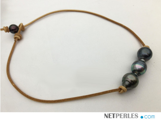 Collier de perles baroques de Tahiti sur lien de cuir