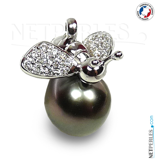 Pendentif Abeille Or gris 18 carats avec 19 Diamants et perle goutte de tahiti