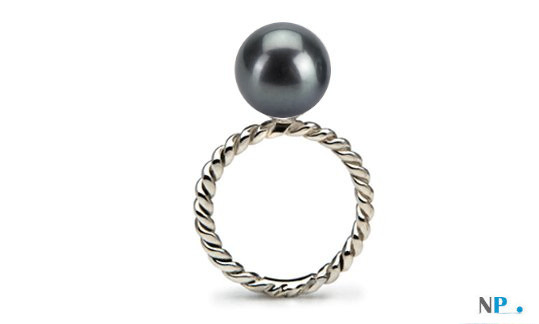 Bague en Or Gris  avec perle noire d'eau douce qualité AAA bien ronde