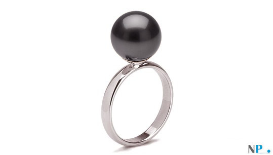 Bague en Or Gris avec une perle de culture noire d'eau douce