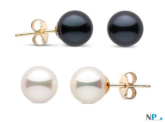 Deux paires de Boucles d'oreilles de perles de culture Akoya noires et blanches