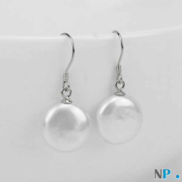 Boucles d'oreilles avec perles plates d'eau douce blanches nacrées