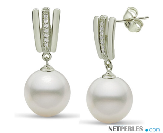 Boucles d'oreilles de perles de culture d'Akoya blanches en Or 18k avec diamants