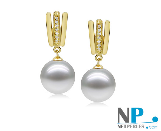 Boucles d'oreilles en or jaune et diamants avec  perles d'eau douce blanches AAA