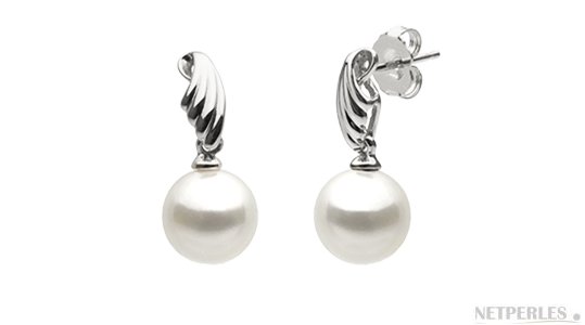 Boucles d'oreilles en Or Gris avc perles d'Eau Douce blanches de qualité DOUCEHADAMA