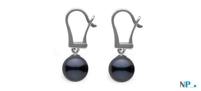 paire de boucles d'oreilles de perles de culture d'akoya noires montées sur dormeuses