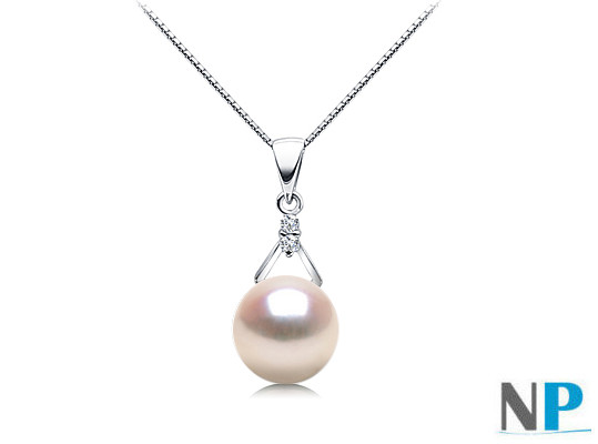 Pendente in oro bianco 18k con due piccoli diamanti e una splendida perla Akoya del Giappone