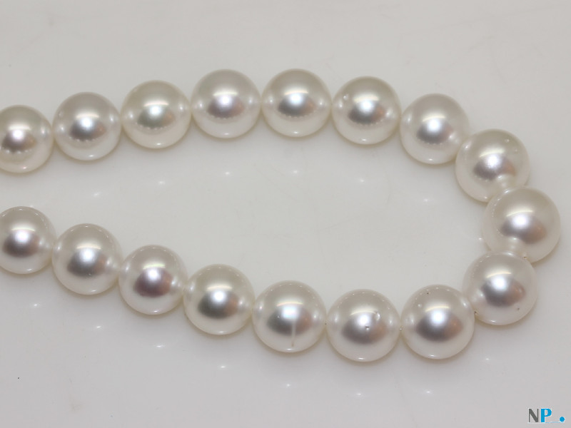 Collier de perles de culture d'Australie blanches reflets argentés