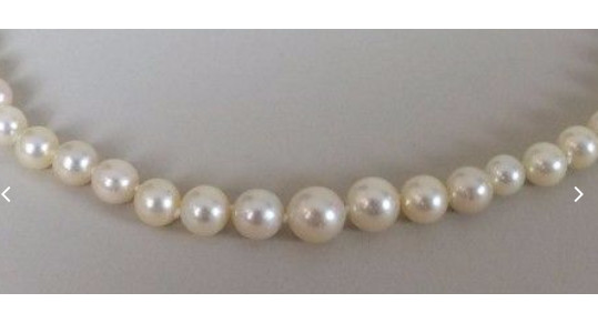Le perle sono degradate, le più grandi al centro della collana