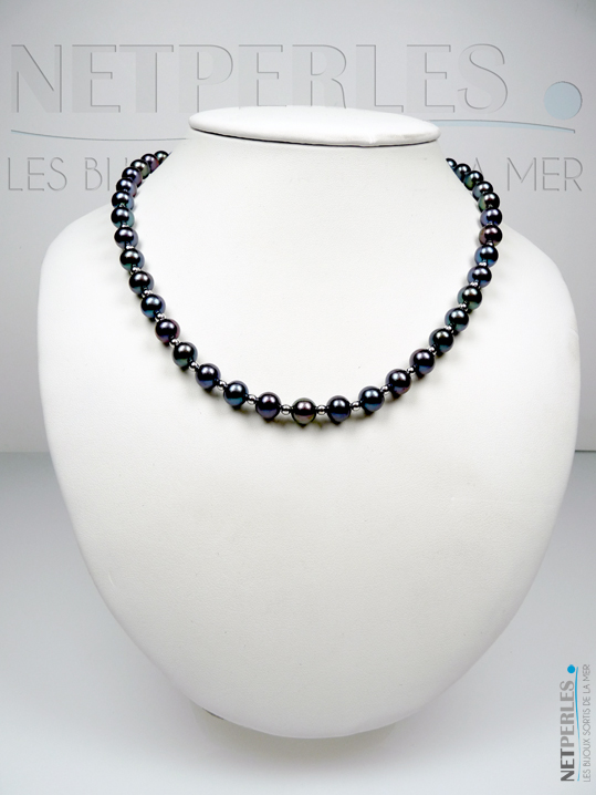 Collier de perles noires, d'eau douce, avec billes en or entre chaque perle