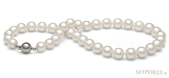 Collier de perles d'eau douce 9,5-10,5 mm blanches