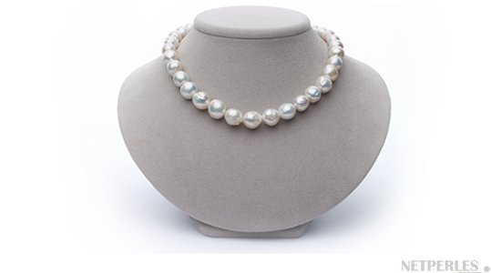 Collier des perles de culture d'eau douce baroques Ripple, blanches proposées par NETPERLES