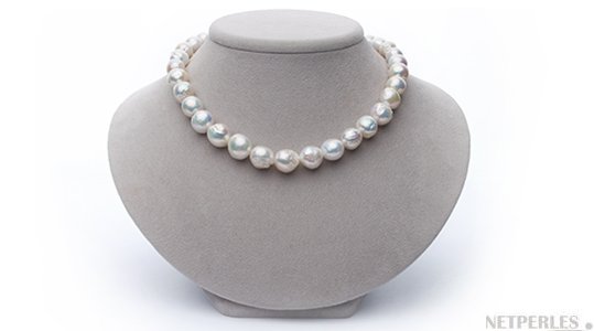 Collier des perles de culture d'eau douce baroques Ripple, blanches proposées par NETPERLES