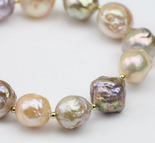 Bracelet de perles de culture d'Eau Douce baroques coloris pêche, lavande, ivoire