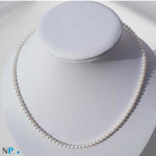 Collier de perles d'Akoya blanches de petit diamètre