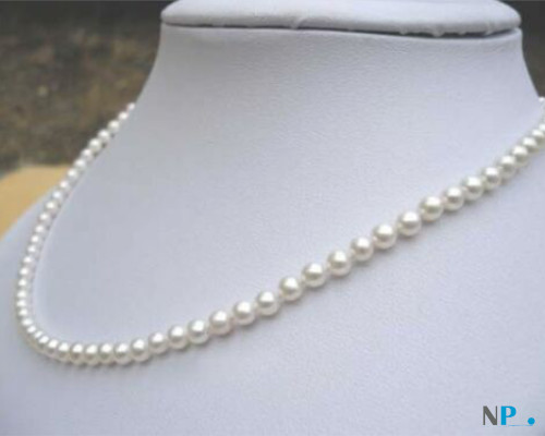 Collier de perles d'Akoya blanches de petit diamètre