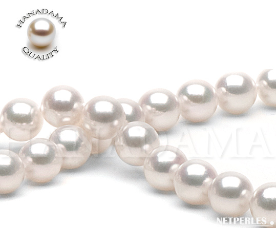 Gros plan sur les perles d'un collier composé de perles de culture d'Akoya du Japon qualité HANADAMA de 9,0à 9,5 mm