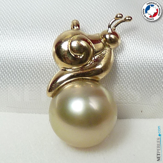 Taille réelle sans loupe, pendentif en Or 18 carats et perle champagne des Philippines