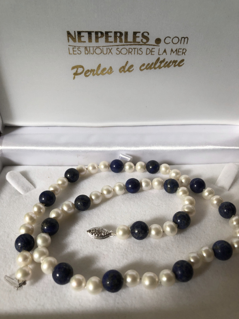 Collier de perles de cultture d'eau douce avec perles lapis lazuli authentiques diamètres 7 à 8,5 mm