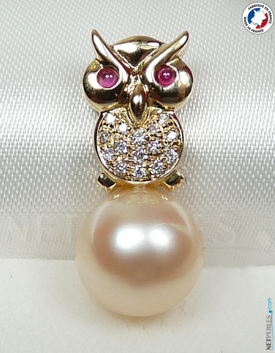 Bijou Hibou Or 18 carats 15 diamants et deux saphirs cabochon avec perle doree des Philippines