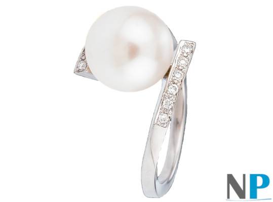 Anello in oro 18 carati con diamanti e perla Akoya 9-9,5 mm bianca AAA