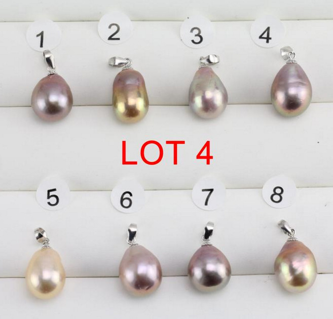 Pendentif N° 2 de ce lot de perles soufflées