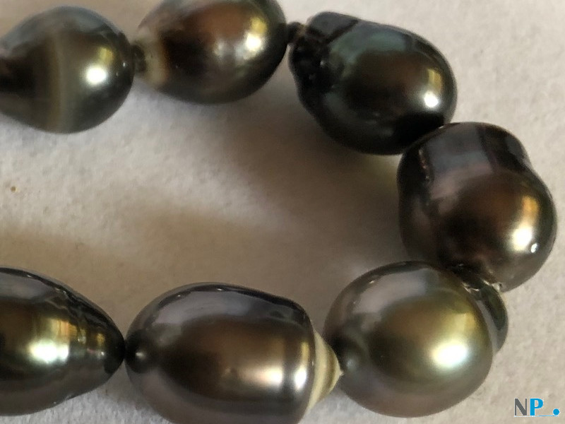 perles noires de Tahiti baroques