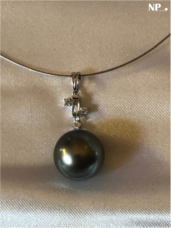 Pendentif Or et diamants avec Perle noire de tahiti avec un cable en or gris 18k (optionnel)