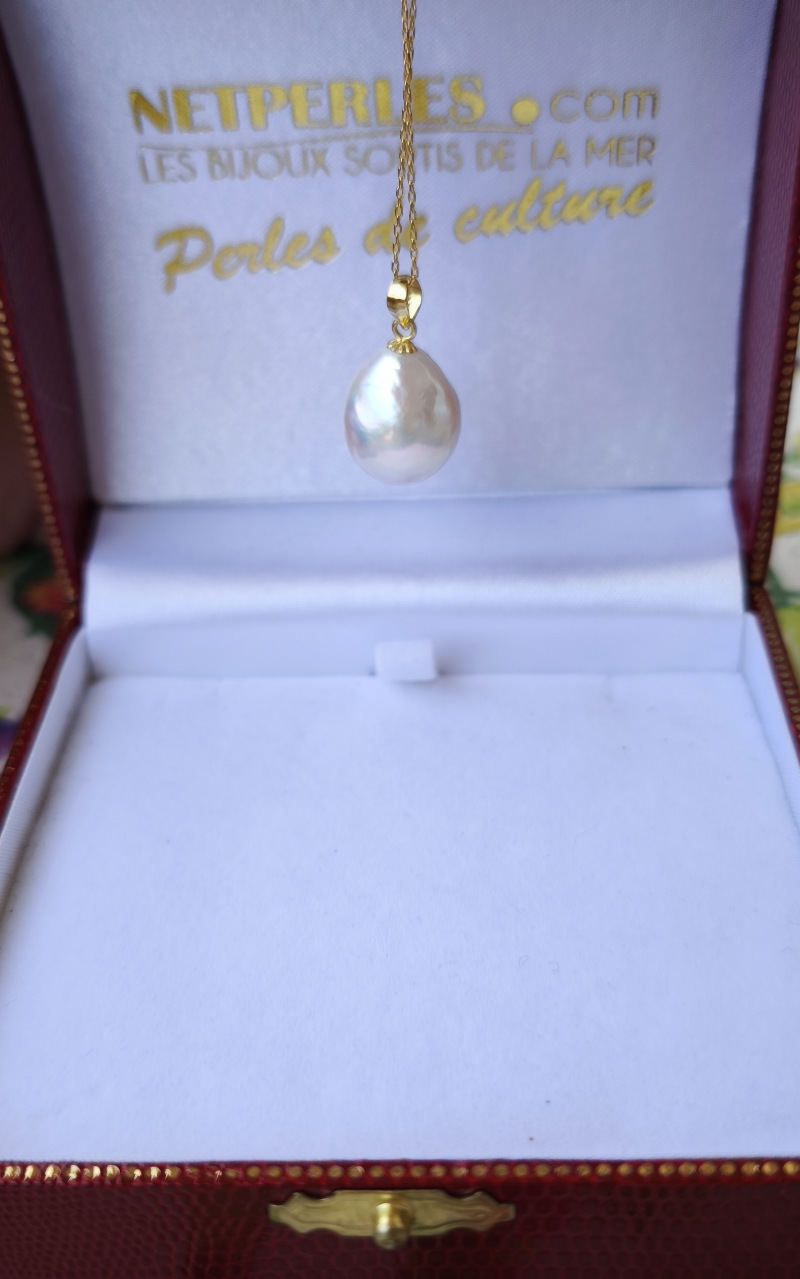 Pendentif en plaqué or jaune avec perle EDISON d'eau douce blanche argentée Pendentif en plaqué or jaune avec perle EDISON d'eau douce blanche argentée