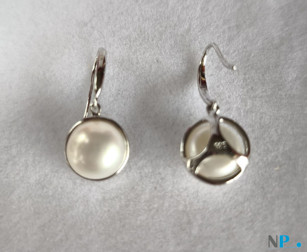 Boucles d'oreilles de perles d'eau douce d'un coté plat Boucles d'oreilles de perles d'eau douce d'un coté plat