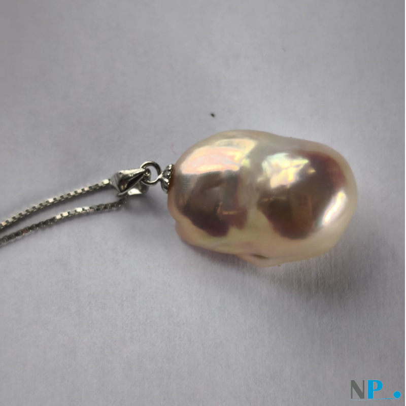 Pendentif en Argent 925 et perle Fireball d'Eau Douce de grande dimension. Une perle rare!! Pendentif en Argent 925 et perle Fireball d'Eau Douce de grande dimension. Une perle rare!!