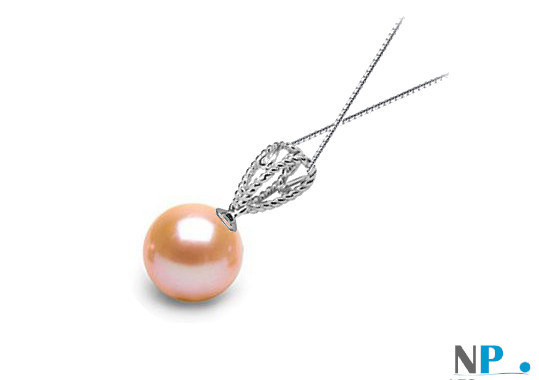 Pendentif en Or Gris présenté avec une perle pêche DOUCEHADAMA