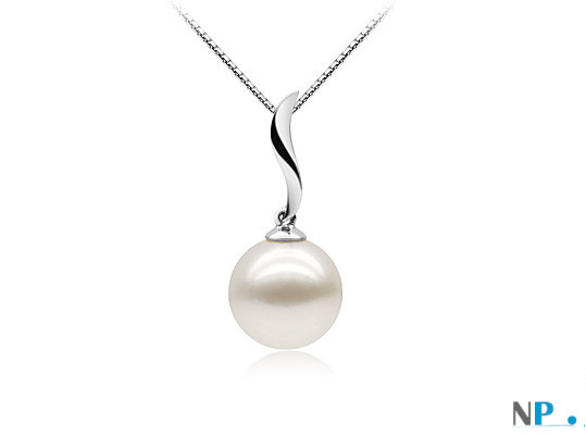 Pendentif Nina en Or Gris avec une perle d'eau douce blanche de 9,5-10 mm