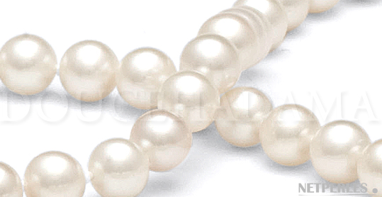 Gros plan sur les perles d'eau douce qualité DOUCEHADAMA de 6,5 à 7,0 mm