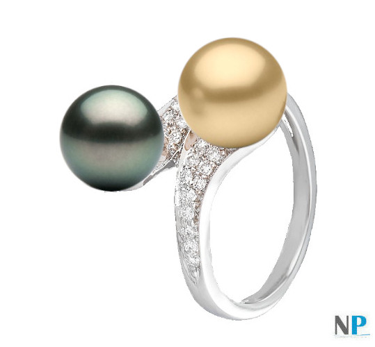 Bague en Or 18k avec diamants avec une  perle Phlipoine et une perle de Tahiti noire