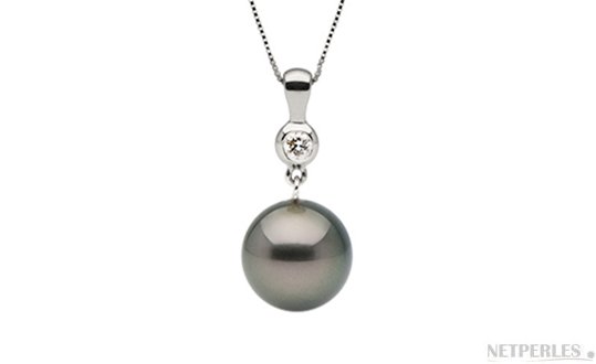 Pendentif en Or Gris avec un diamant et une perle de Tahiti noire de qualité AAA