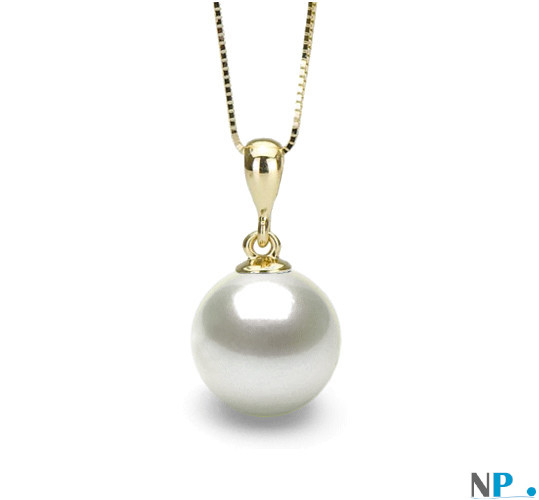 Pendentif Swing en Or 18k présenté avec une perle blanche