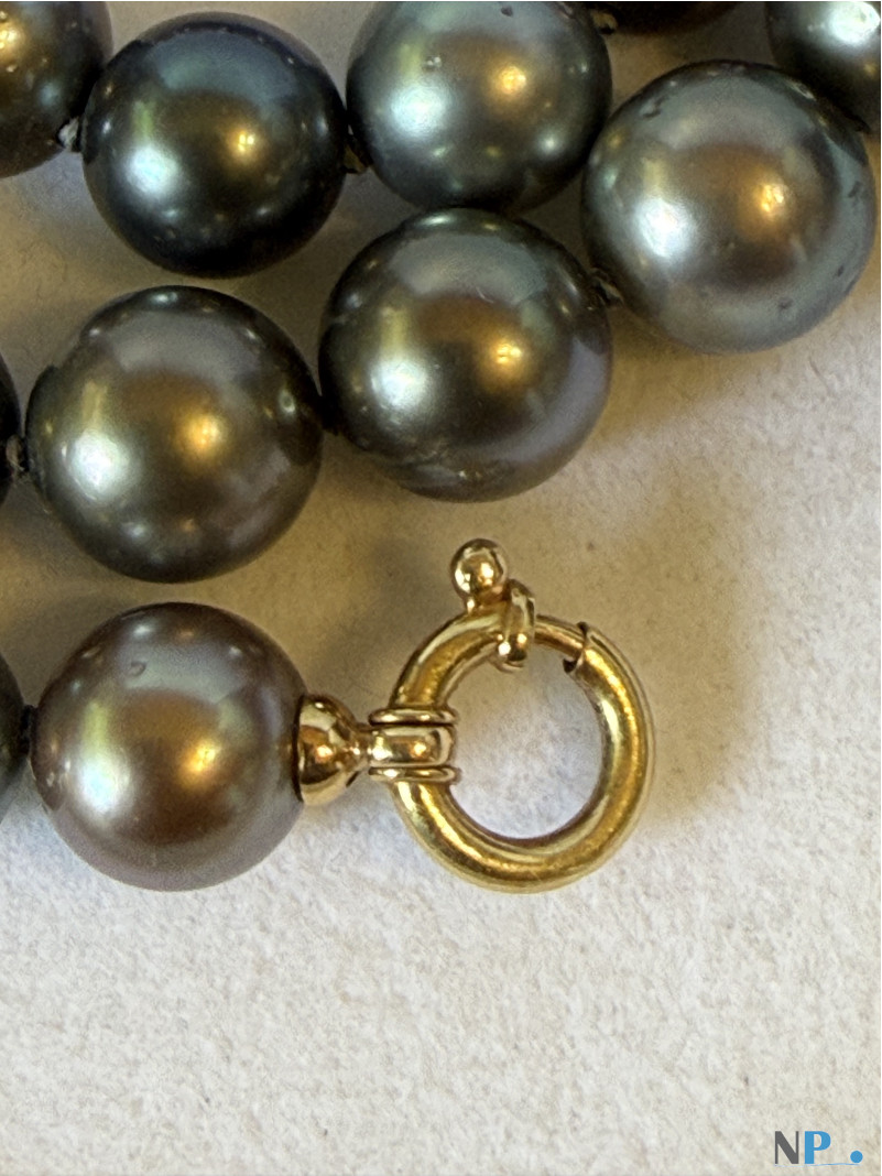 Collier de perles noires de Tahiti