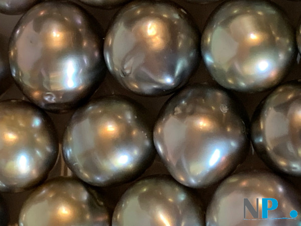 Perles baroques de Tahiti tonalités de gris moyen à gris argent non percées